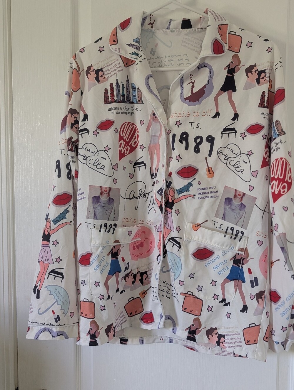 Taylor Swift Pajamas Top ONLY Size MED 1989  Slinky Collar Button up